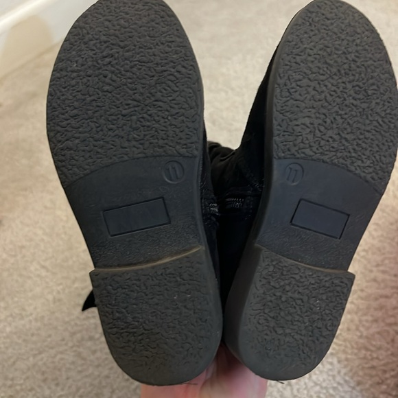 Olive & Edie - Black boots with Bows (Toddler size: 11M) - Picture 6 of 10